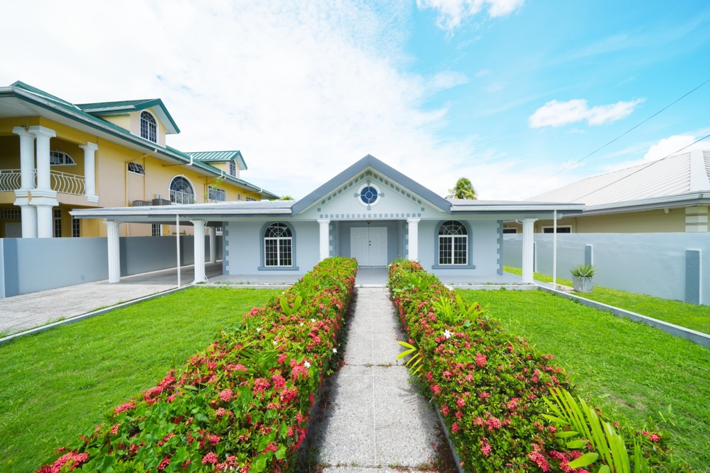 Gulf View Drive, Gulf View, La Romaine