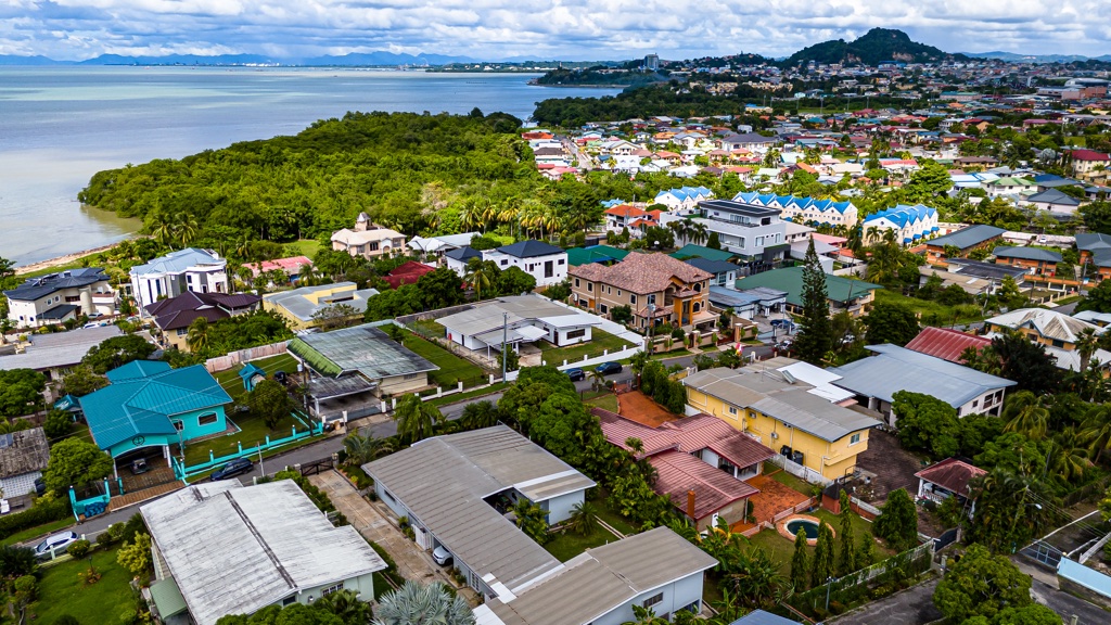 Faralon Drive, Bel Air, La Romaine