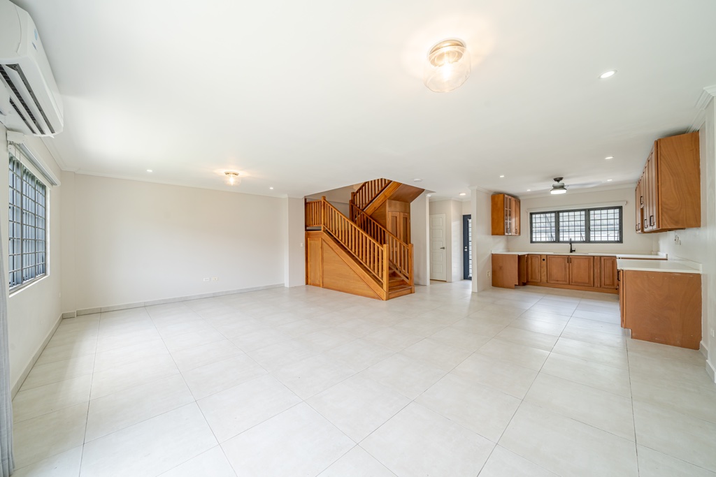 Young Pow Avenue, La Seiva, Maraval