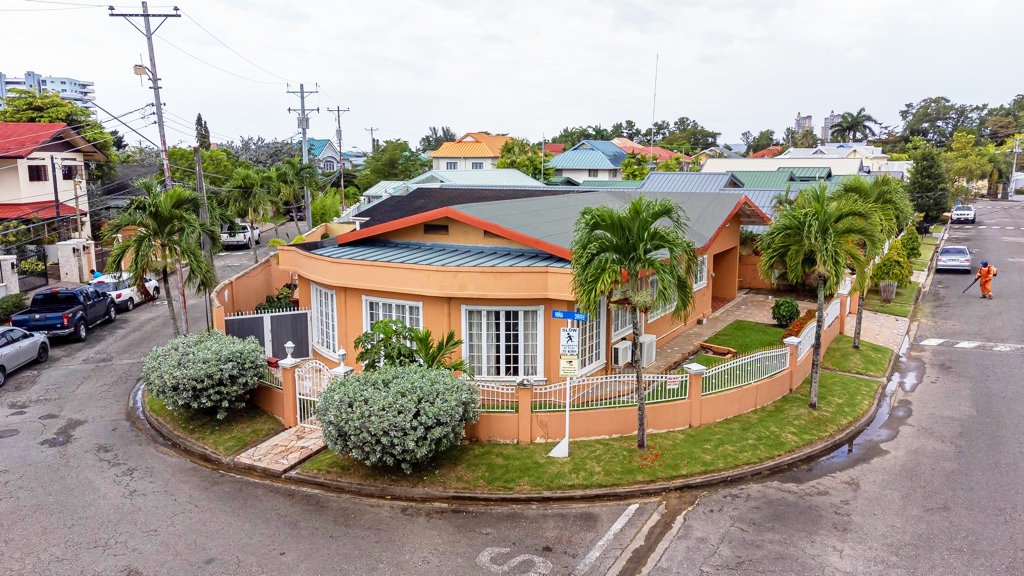 Nina Drive & Columbus Circle, Westmoorings South East