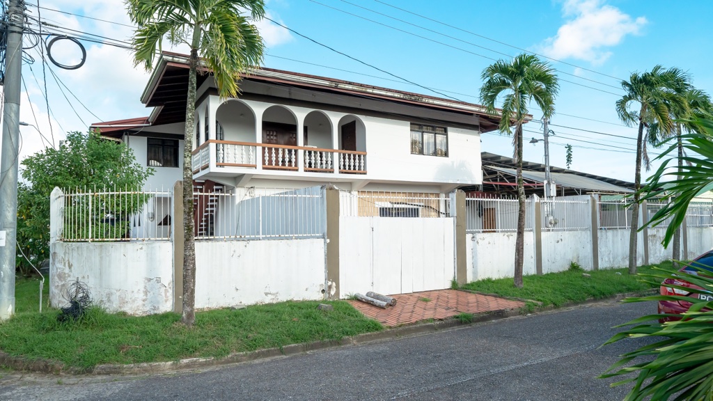 Crescent Gardens, Mausica, D'Abadie