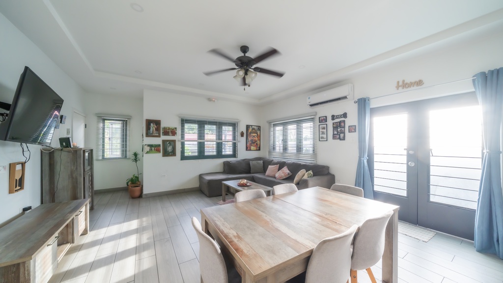 President Weizman Avenue, Petit Valley