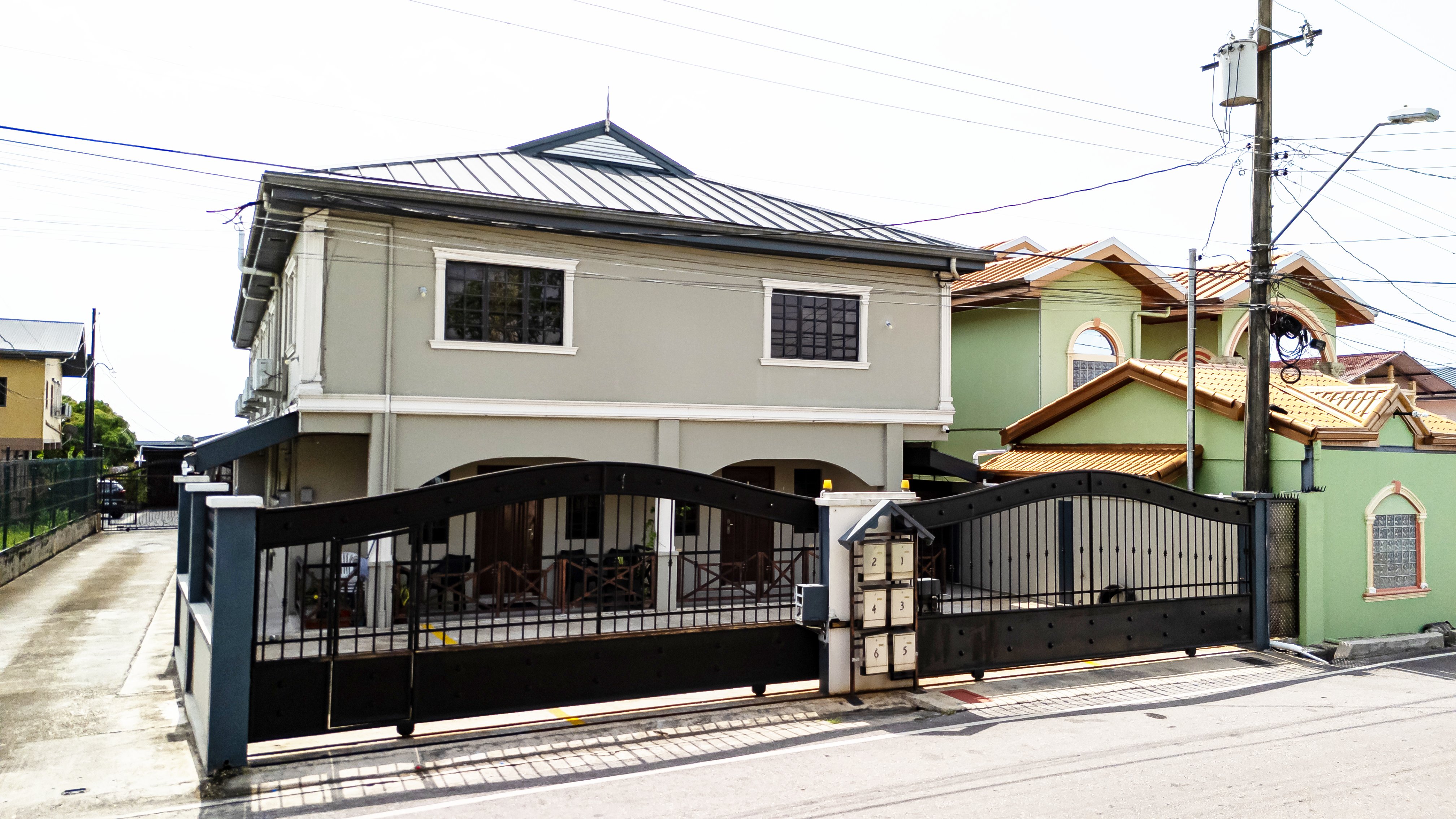 Church Street West, La Romaine