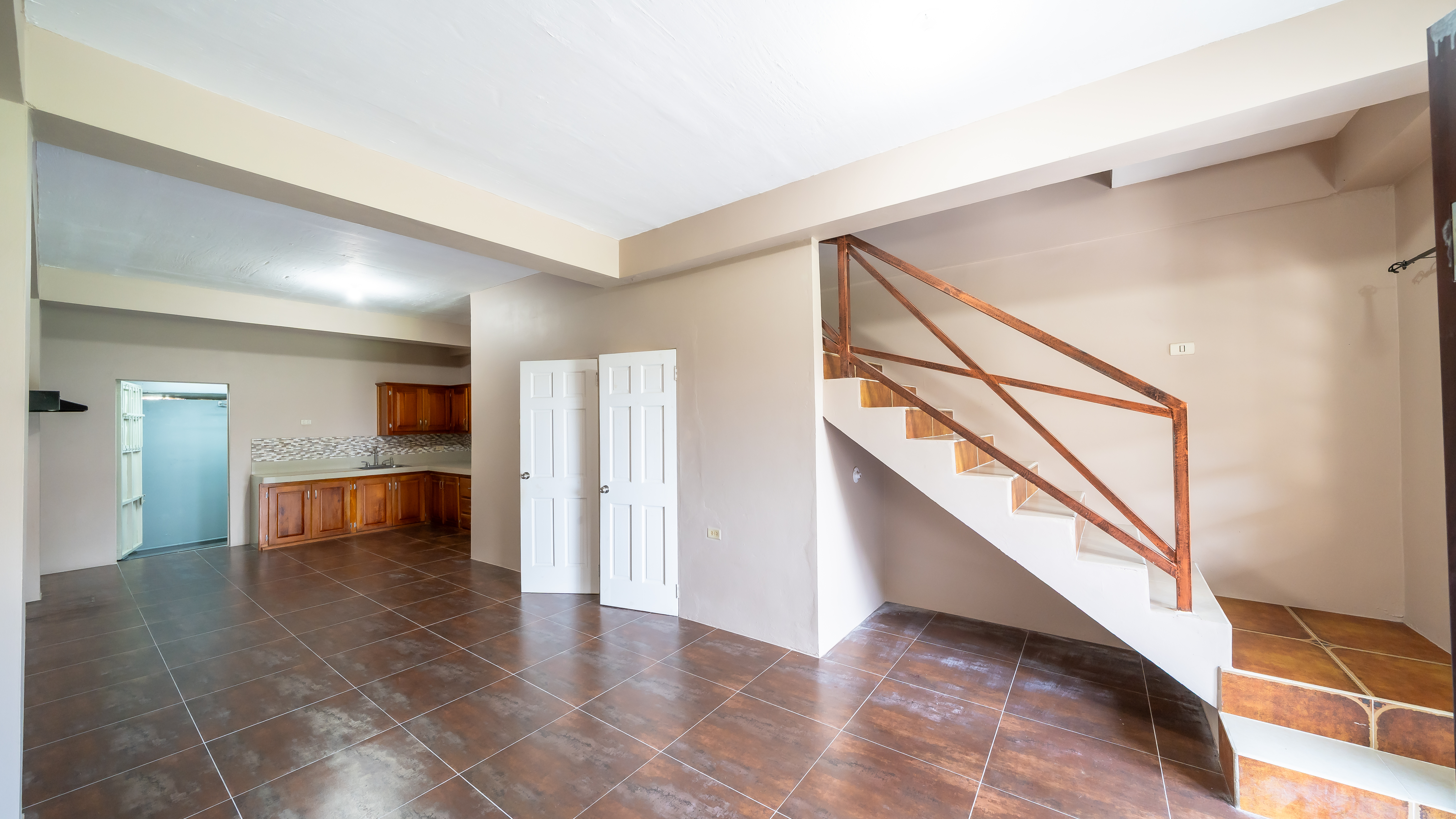 Church Street West, La Romaine