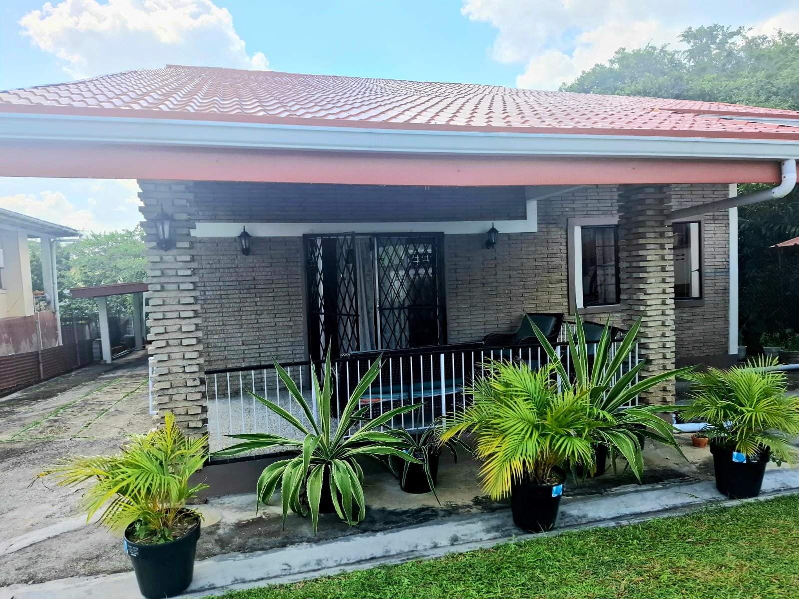 Bobb Street, La Romaine