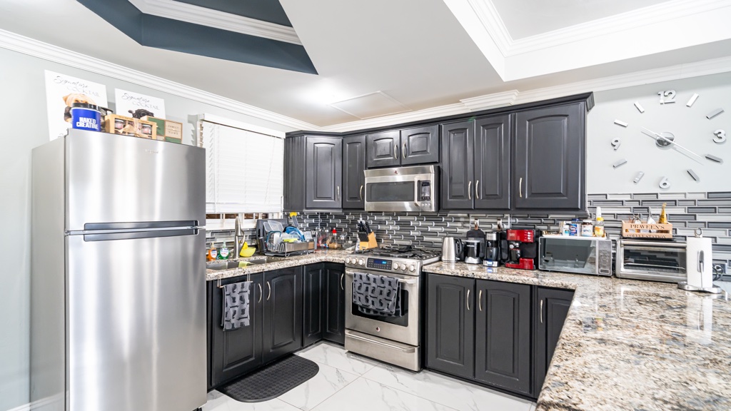 Bayside Manor, Point Cumana